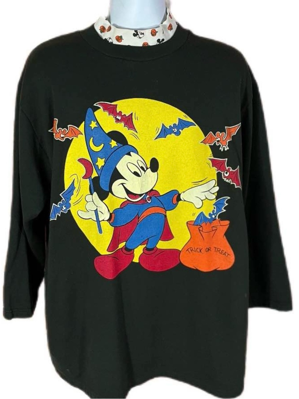 Vintage halloween Mickey Mouse with gorgeous collar sweatshirt!